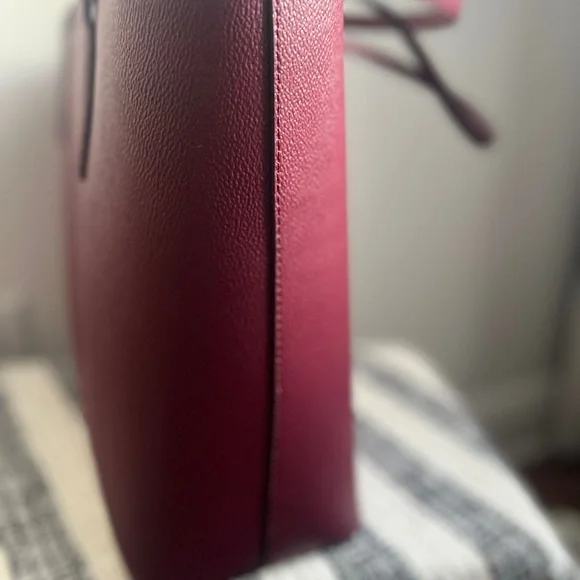 NWOT Kate Spade Lori Tote, Burgundy - Shoulder bag with zippered closure - Picture 5 of 13